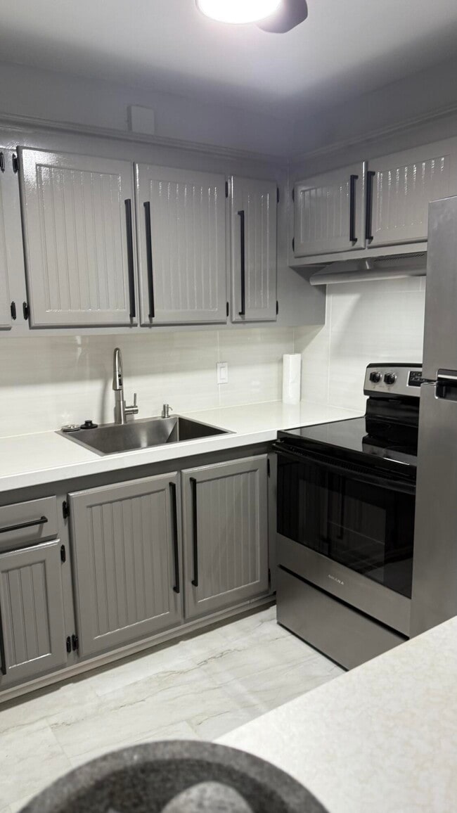 Building Photo - 52 Newport Ct