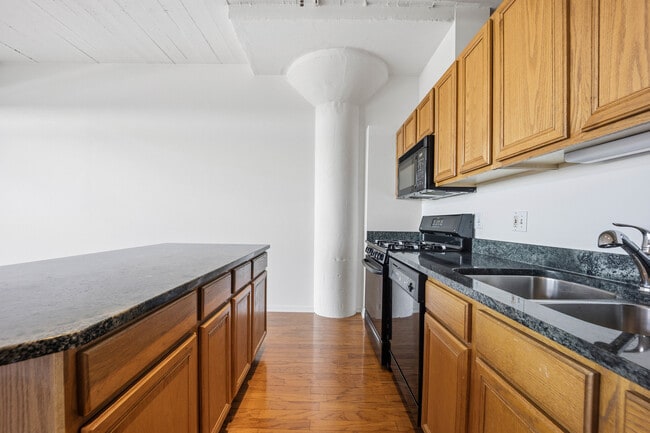 Building Photo - 1524 S Sangamon St