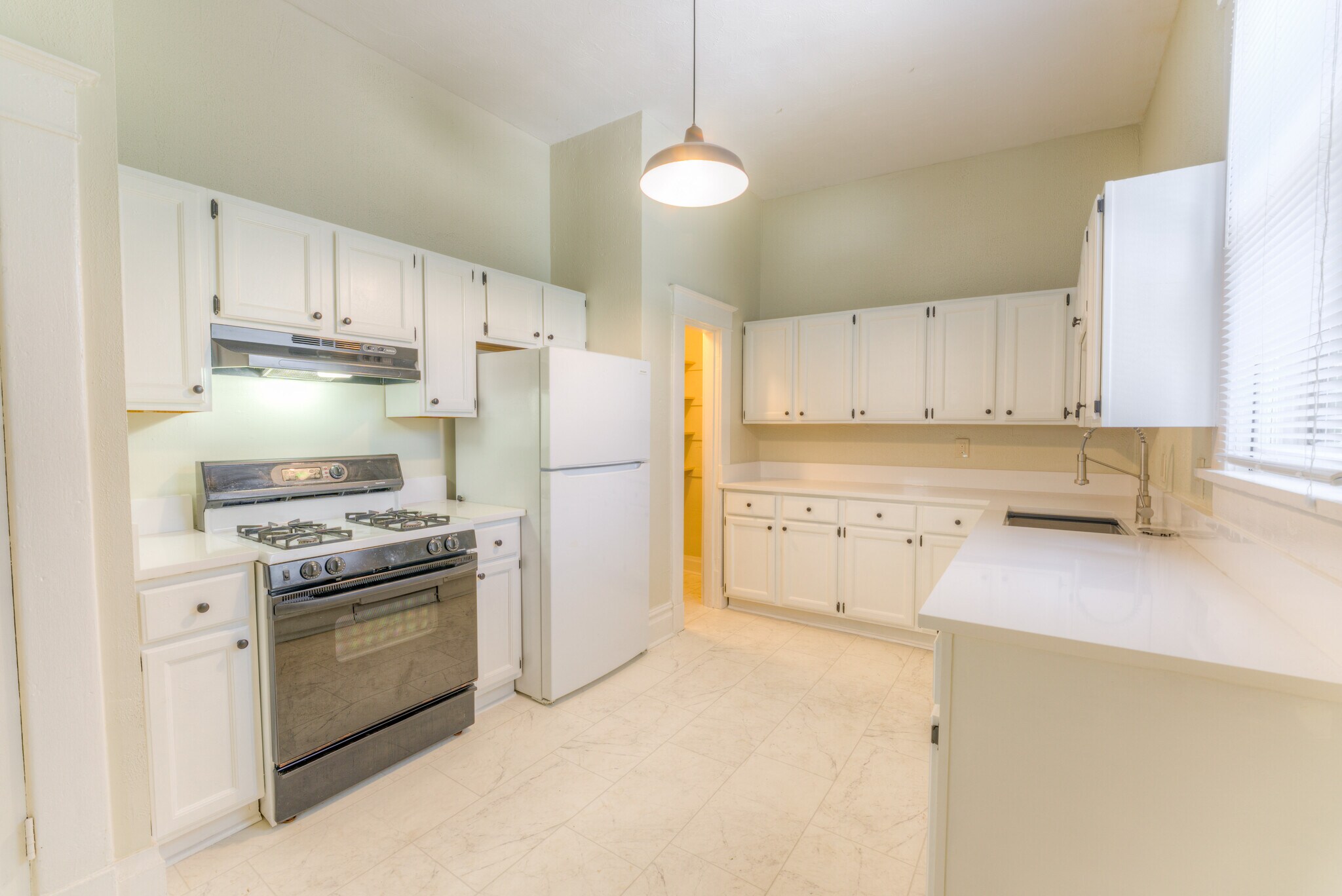 Building Photo - 1526 N Parkway