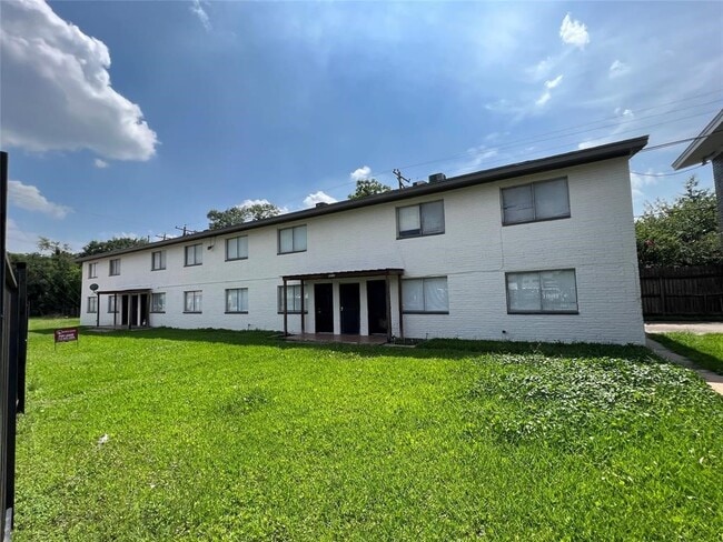 Primary Photo - 1141 N Durham Dr