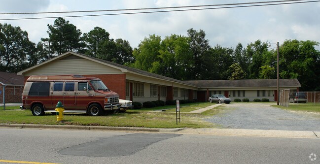 Primary Photo - 118-130 Eastwood Ave