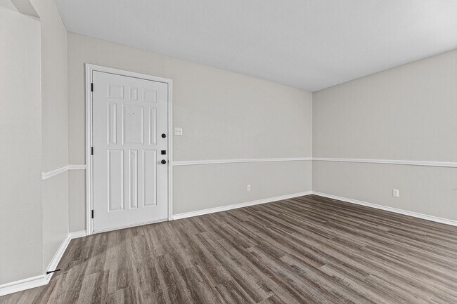 Building Photo - Your Charming 2/1 Apartment in Waxahachie Awaits - Perfect for a Small Family or Remote Worker! A...