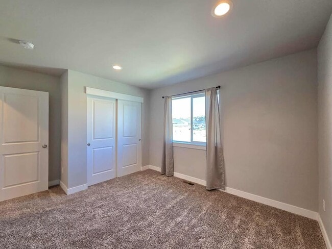 Building Photo - New Construction Three Bedroom Two Bath Ra...