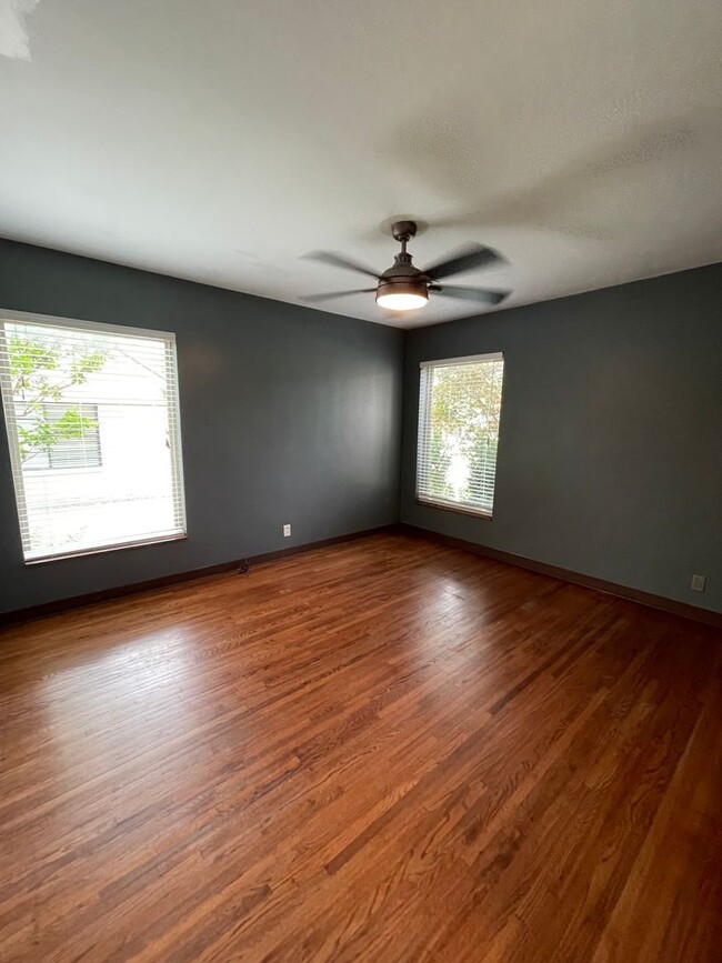 Building Photo - Updated Florence Park South Bungalow! 2 Be...