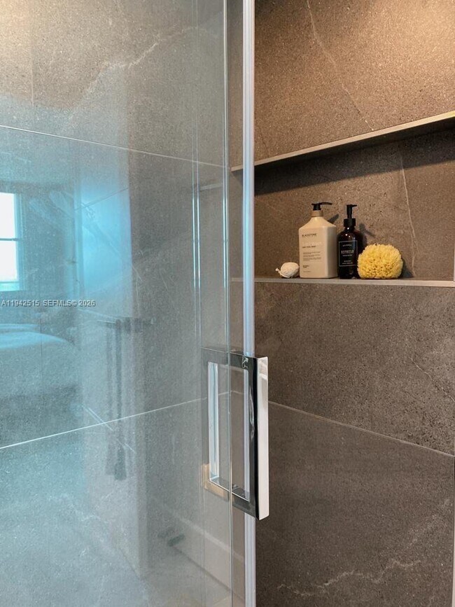 Building Photo - 800 Claughton Island Dr