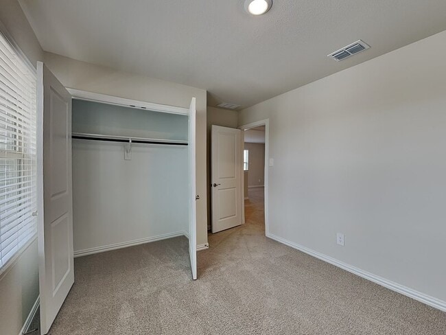 Building Photo - 507 Clover Crk Dr