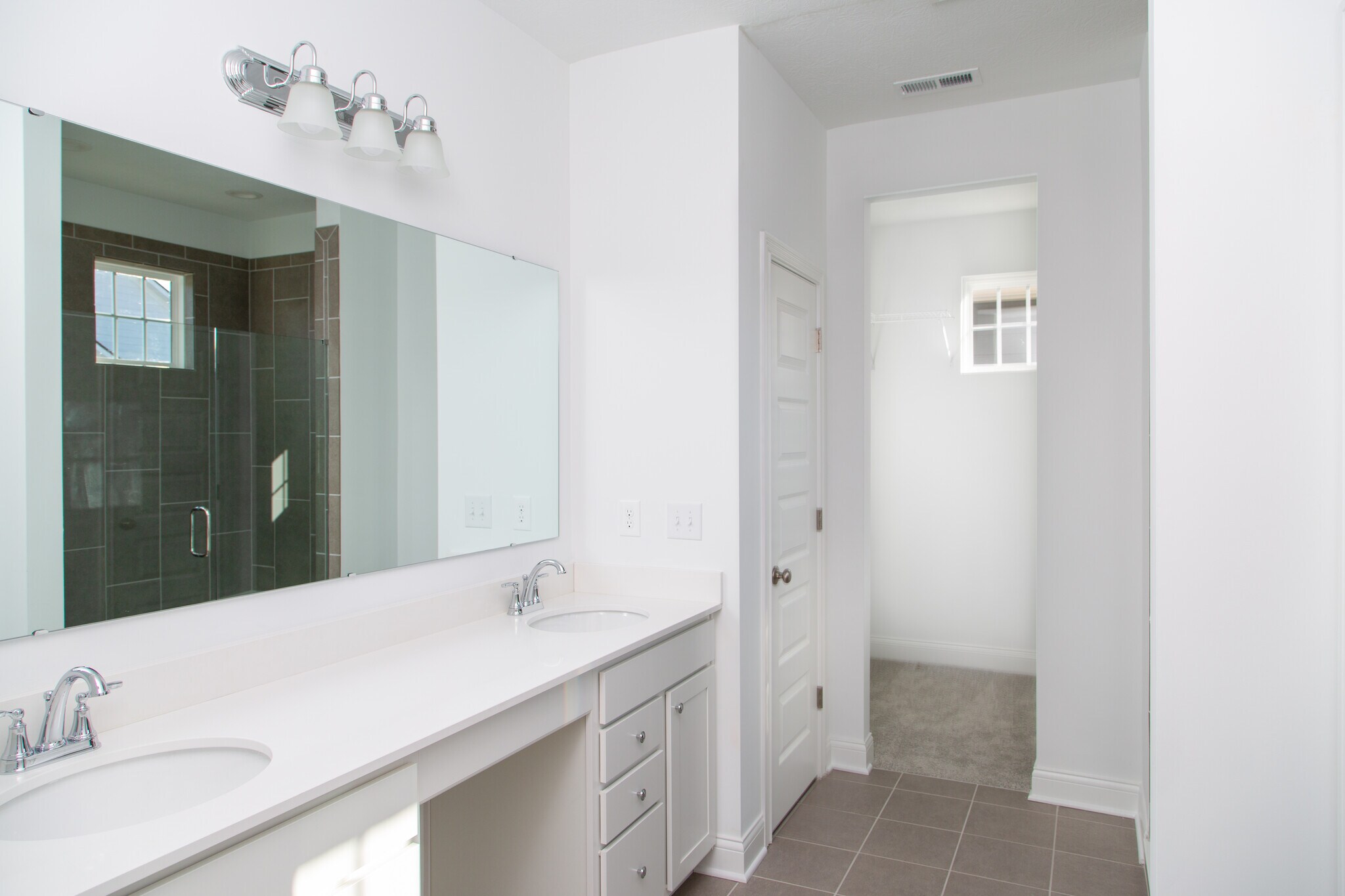 Building Photo - 14275 Larson Dr