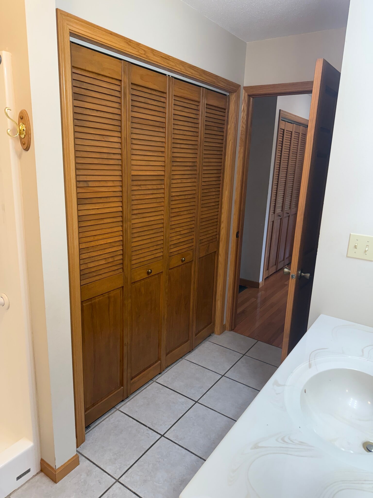 Upstairs Full Bathroom/Washer Dryer Hookups - 103 Sand Lake Ct