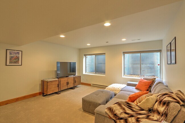 Building Photo - 408 Settlement Ln