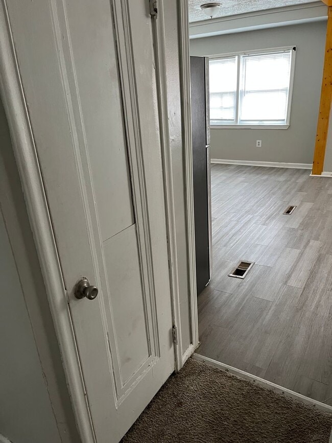 Building Photo - 3 bed/ 1 Bath