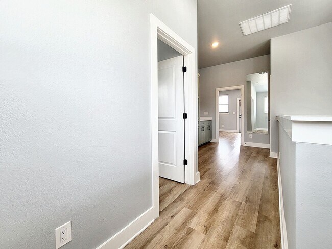 Building Photo - Sophisticated 3/BR 2.5/BS Home in Point Ve...