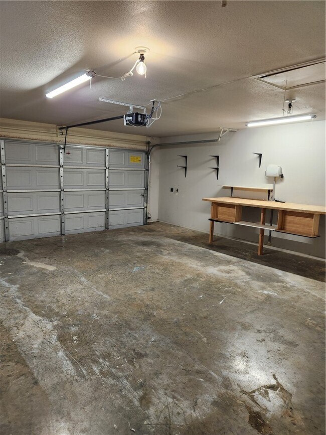 Building Photo - 410 Coopers Farm Rd