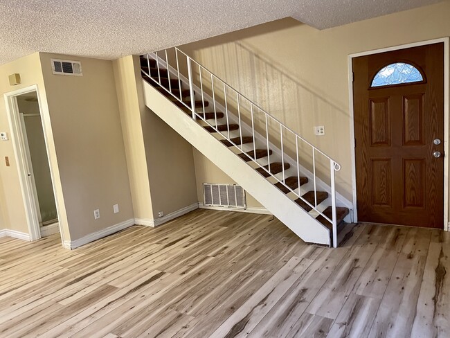 Building Photo - 746 Hacienda Dr