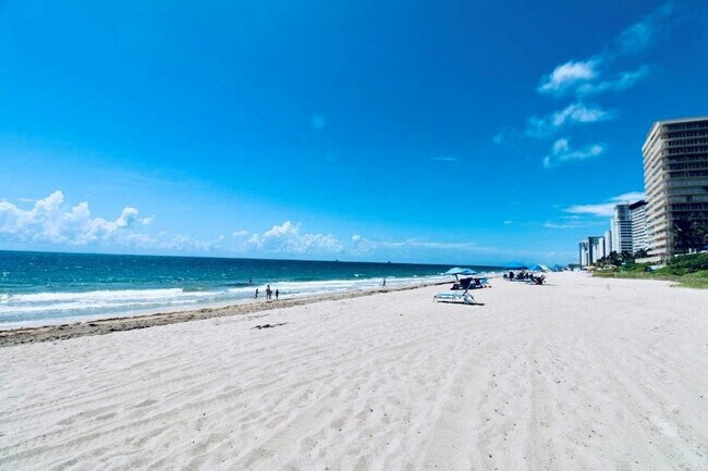 Building Photo - 3900 Galt Ocean Dr