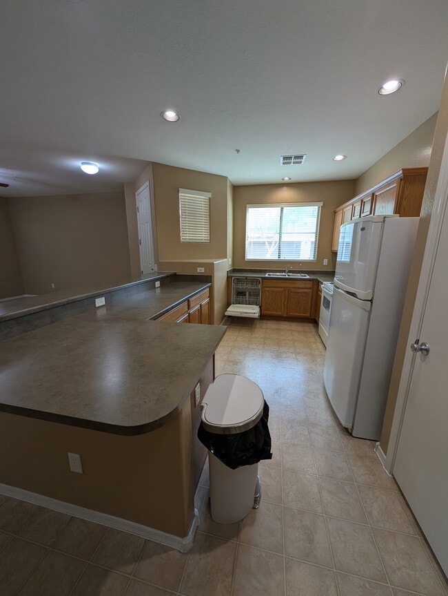 Building Photo - 1250 S Rialto