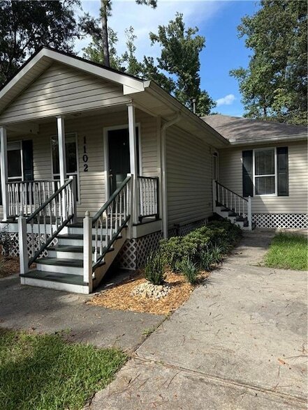 Building Photo - 1102 W 22nd Ave