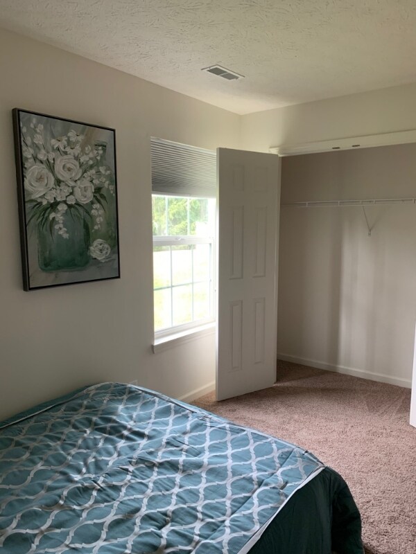 Building Photo - 328 Leatherwood Way