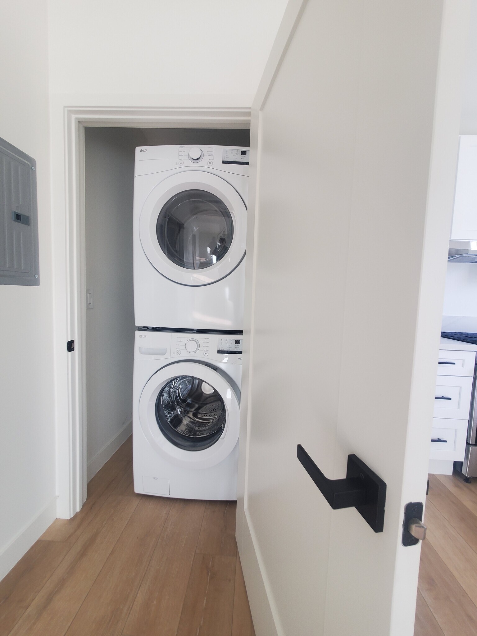WASHER/DRYER - 6038 Maury Ave