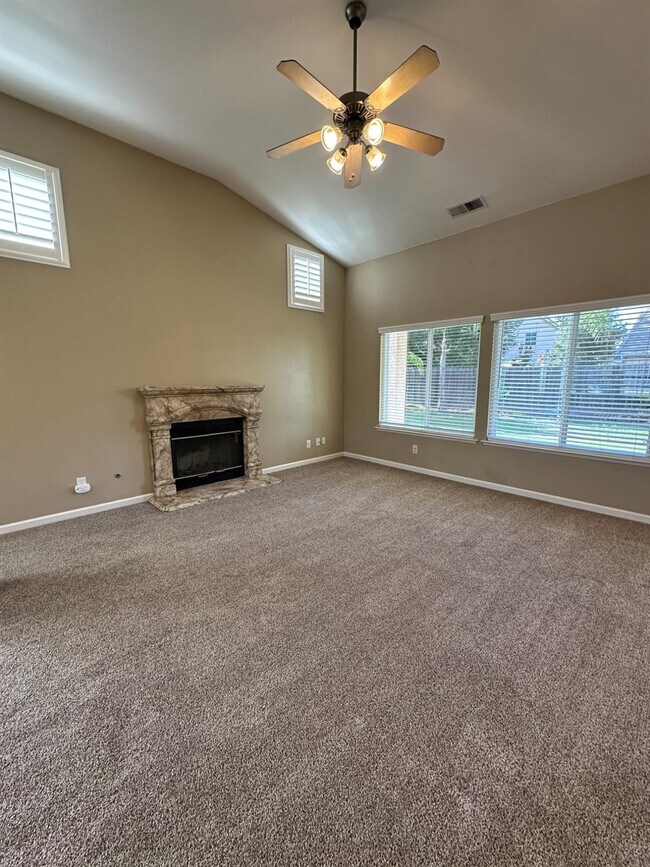 Building Photo - 2136 E Turnberry Ave