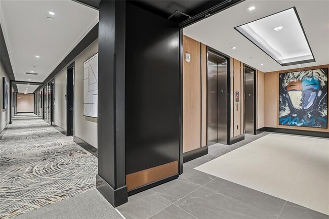 Building Photo - 275 1st Ave S