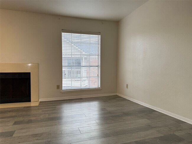 Building Photo - 2626 Holly Hall St