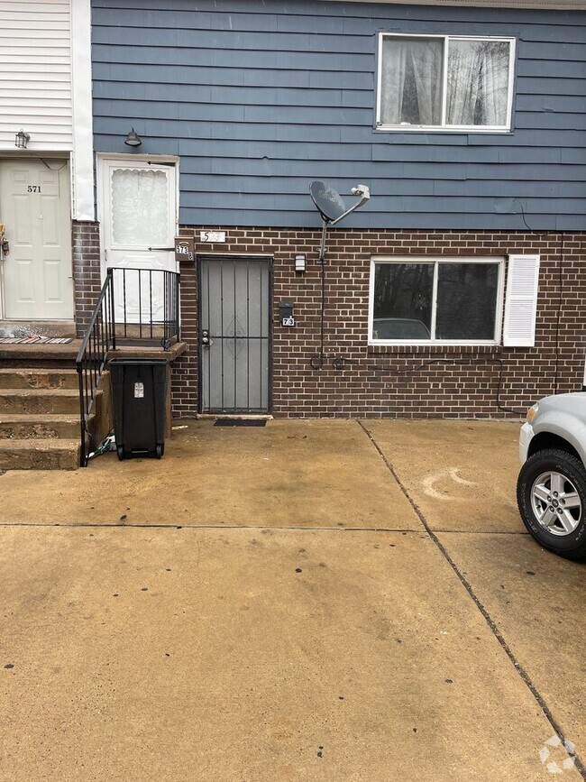 Building Photo - 573 Allengrove St