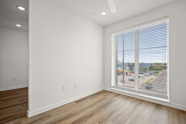 Building Photo - 6324 N Lamar Blvd