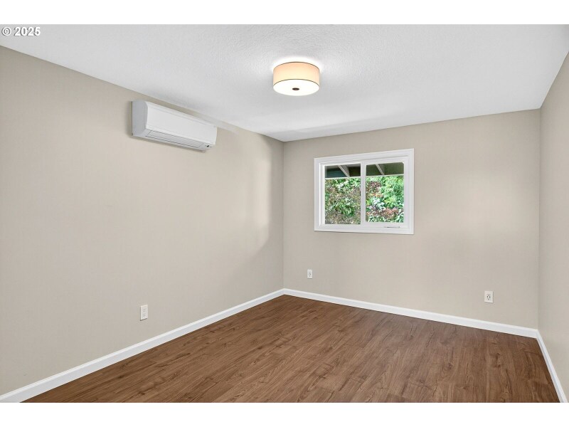 Building Photo - 1411 SW Dewitt St