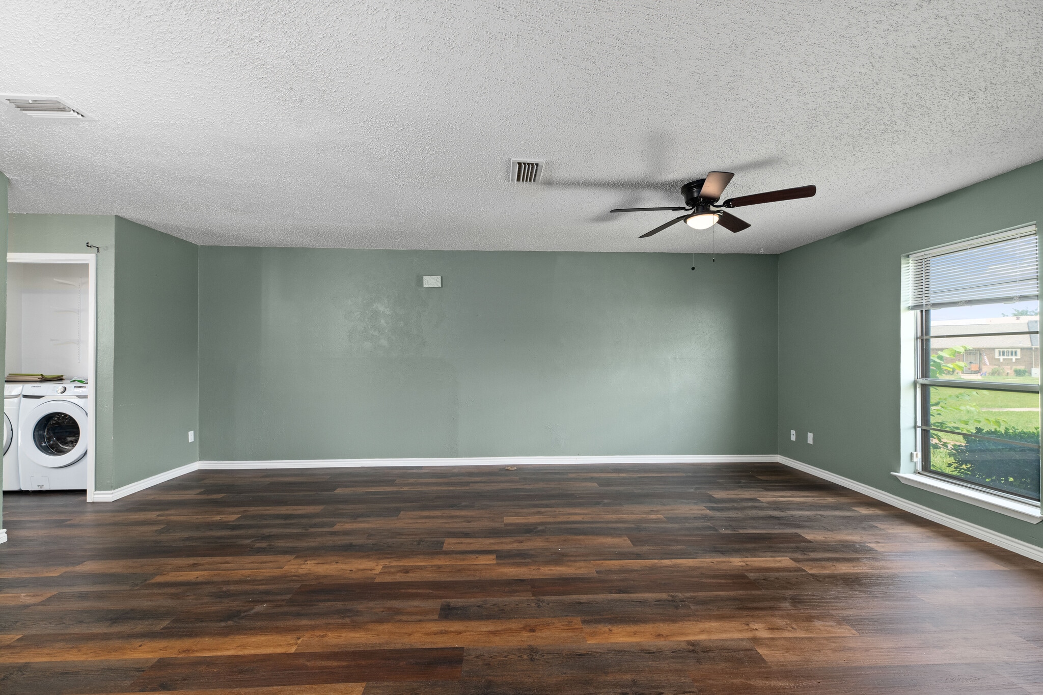 Building Photo - 9 E Mountain Creek Ct