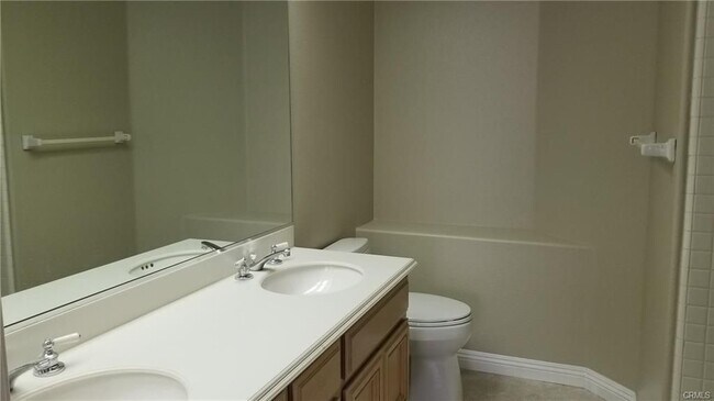 Building Photo - 424 Dylan Dr