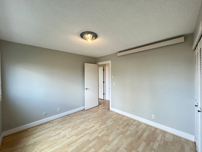 Building Photo - 2Bed 2Bath Condo in Goose Hollow - Garage ...