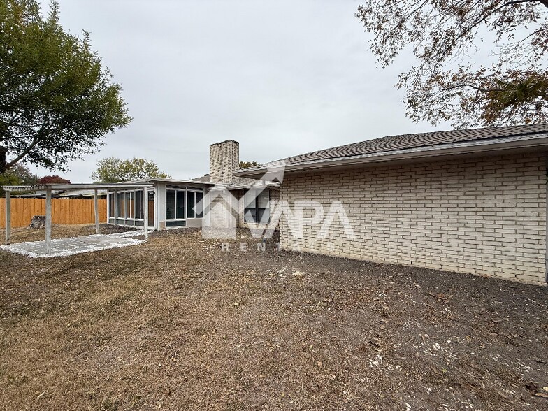 Building Photo - 7403 Castle Crown Dr