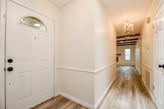 Primary Photo - 162 Bluebonnet St