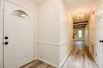 Building Photo - 162 Bluebonnet St