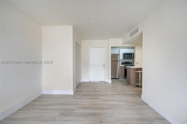 Building Photo - 899 West Dr