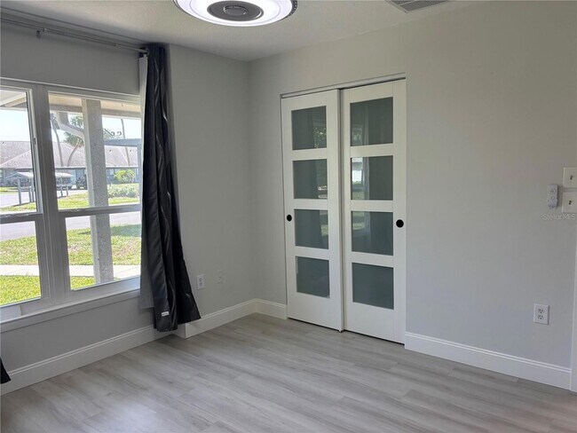 Building Photo - 996 N Beneva Rd