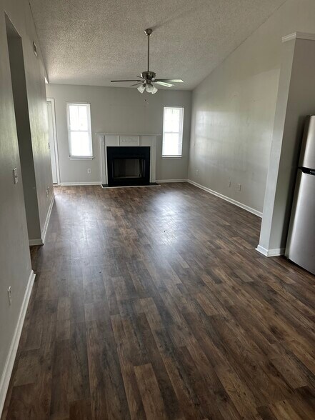 Building Photo - 4340 West Horne Ave