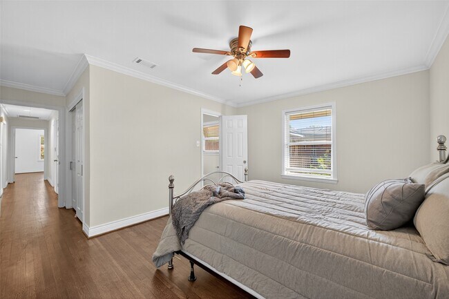 Building Photo - 5111 Creekbend Dr