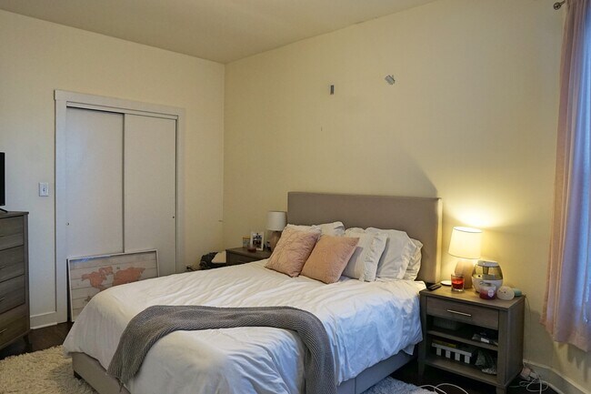 Building Photo - 2614 N Richmond St