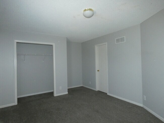 Building Photo - 10632 N Locust Ct