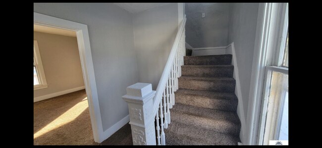 Building Photo - 2423 Templeton St