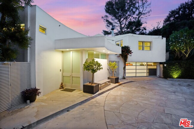 Building Photo - 7700 Willow Glen Rd