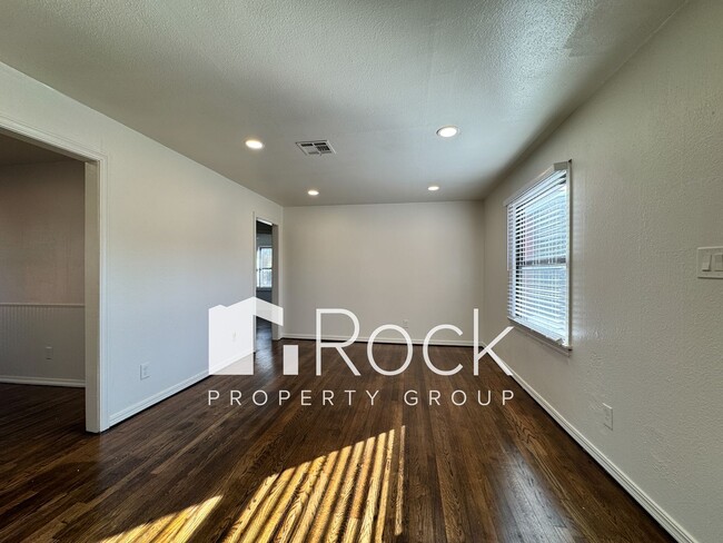 Building Photo - Charming Home with Real Wood Floors and Covered Parking ~ Offering 1 Month FREE Rent~