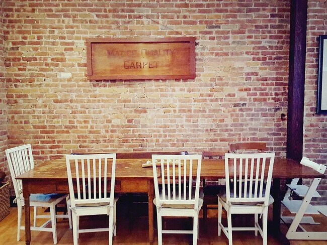 Building Photo - 108 3rd St