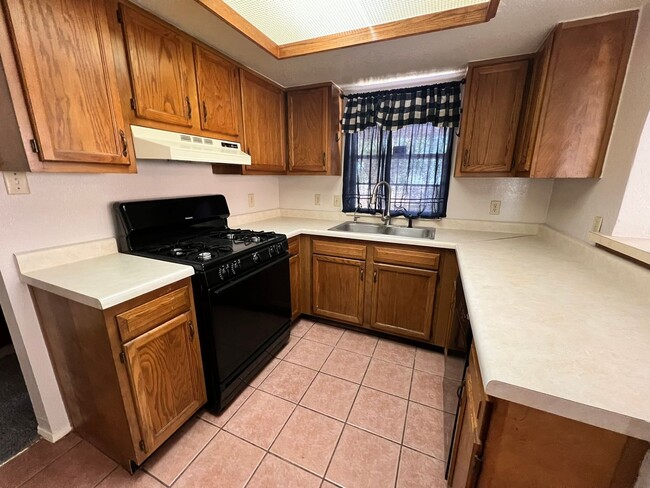 Building Photo - COMPETITIVELY PRICED WESTSIDE HOME