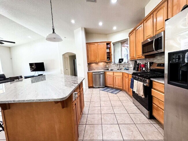 Building Photo - "Charming 3-Bedroom with 2 Full Bathroom  Pool Home in The Terraces!"