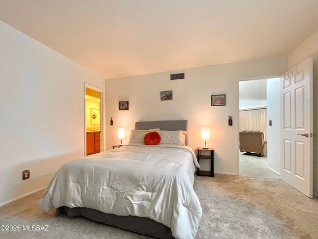 Building Photo - 5051 N Sabino Canyon Rd