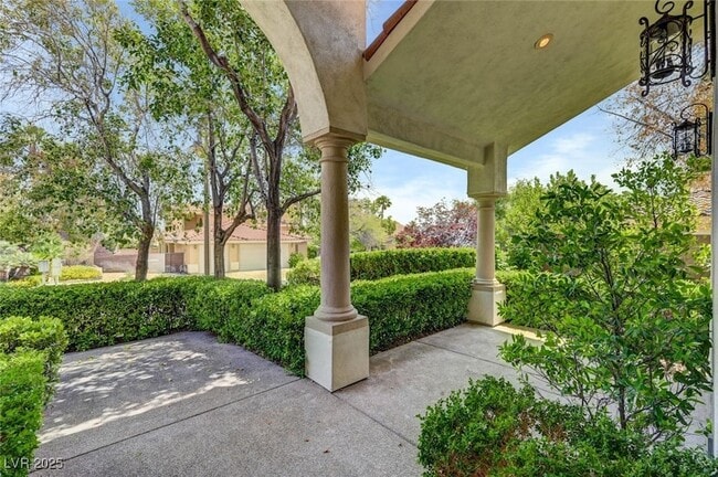 Building Photo - 9813 Edgeview Pl