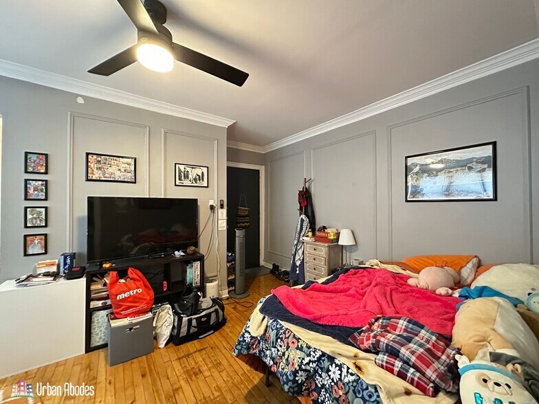 Building Photo - 5517 N Kenmore Ave