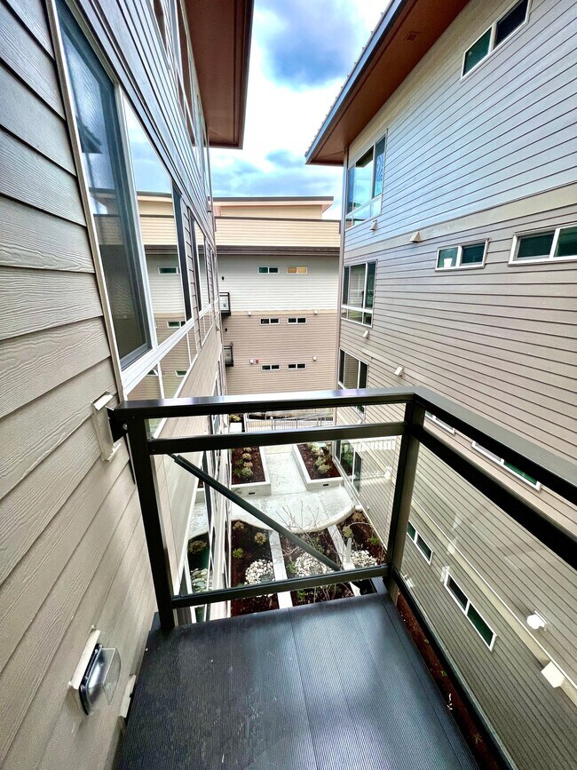 Building Photo - 2330 Yakima Ct